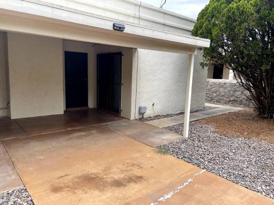 Townhouse, Two Car Garage, Fireplace Back Yard Las Cruces Exterior photo
